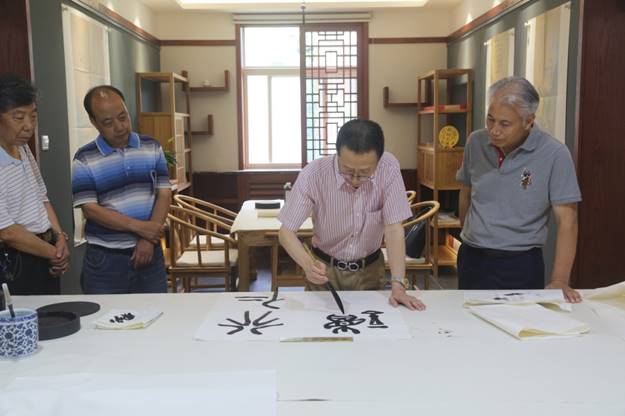 http://www.xaiu.edu.cn/__local/6/0B/F8/8C826535B593ECD31D0C6D19AC1_A2A3DC29_1AEF6F.jpg